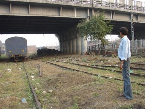 Street children live in Howrah Station (you can see some under the bridge)